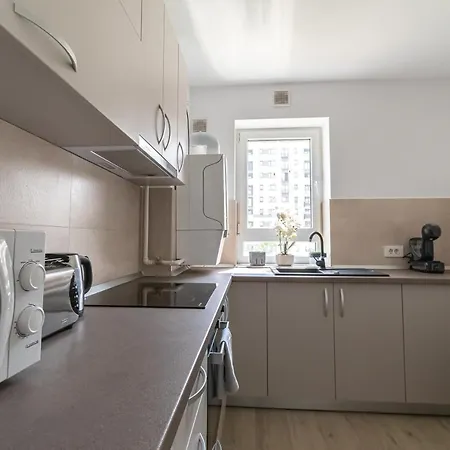 Apartmán Krone - New Development Near Mall Coresi With Free Parking *