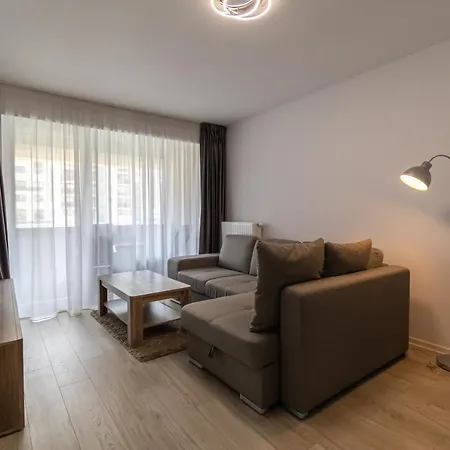 Krone - New Development Near Mall Coresi With Free Parking Apartment Brasov