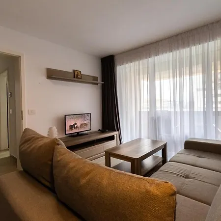 Krone - New Development Near Mall Coresi With Free Parking Apartment Brasov