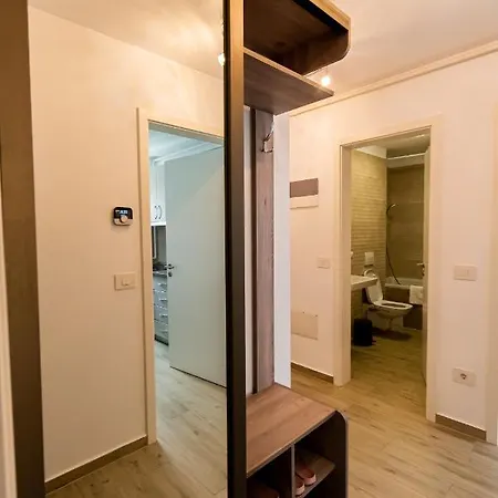 Apartment Krone - New Development Near Mall Coresi With Free Parking